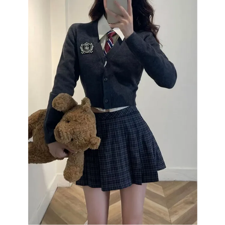 【德里学院】英伦学院风徽章刺绣长袖针织开衫高腰显瘦短裙JK三件套