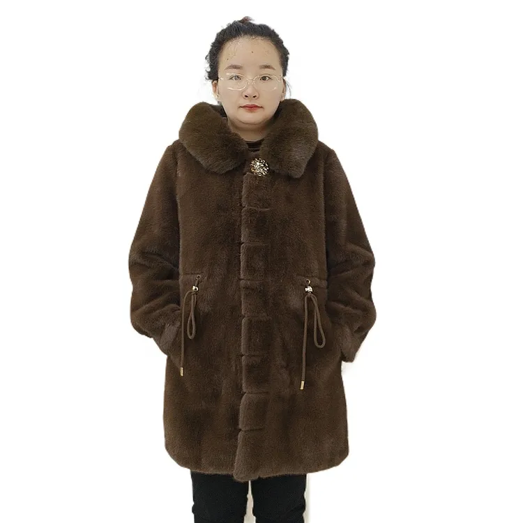 中老年妈妈装加肥加大皮毛一体外套冬季新款时尚中长款时尚显瘦