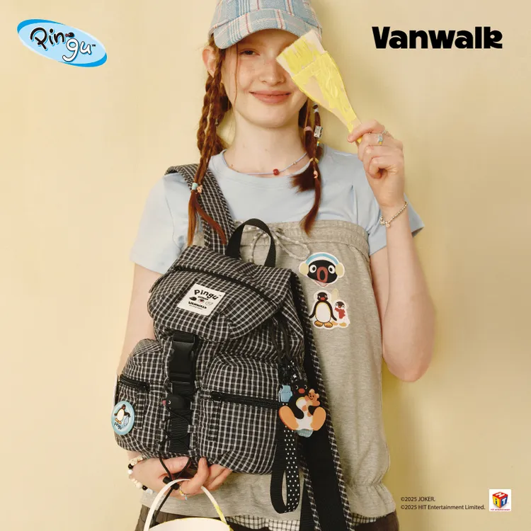 VANWALK Pingu日系卡通企鹅双肩包女生轻便旅行翻盖背包书包ins女