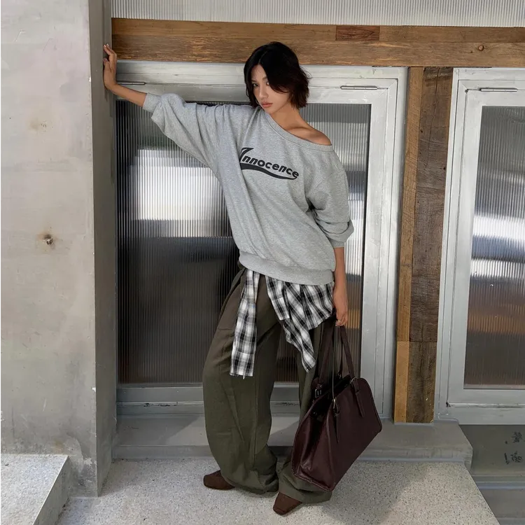 美式复古灰色斜肩卫衣女春秋款字母印花长袖宽松慵懒露肩辣妹上衣