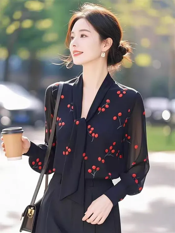 蔻菲图2025时尚新款蝴蝶结系带洋气宽松衬衫女樱桃纯欲慵懒风女装