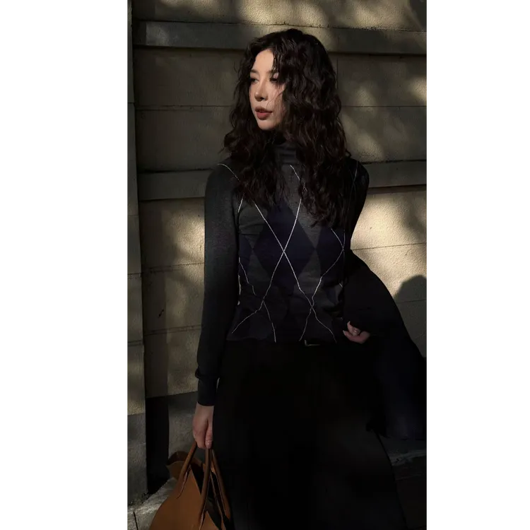 D&MX 月岩灰羊毛学院风菱格高个子针织上衣20255115