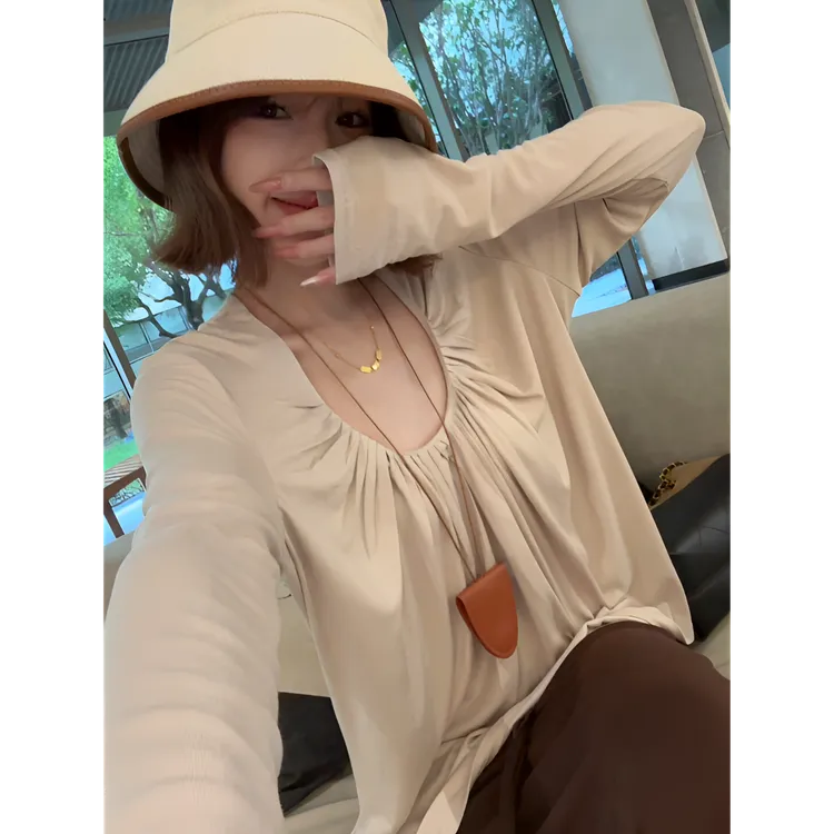 秋季新款U领褶皱设计感长袖T恤女慵懒感宽松显瘦休闲百搭外穿上衣