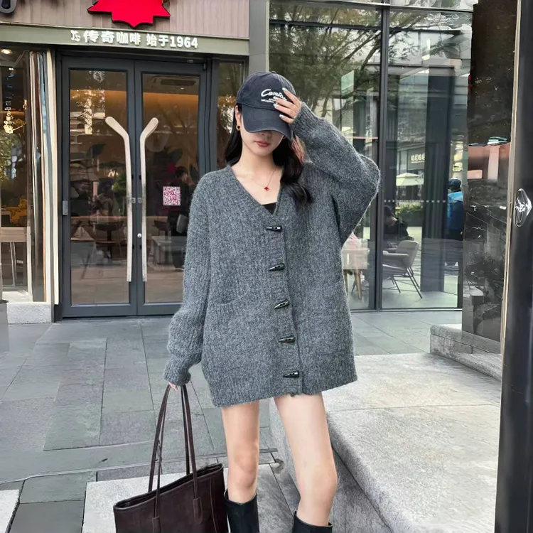 2025年秋冬季女慵懒风百搭毛针织衫V领开衫牛角扣开衫上衣长袖女