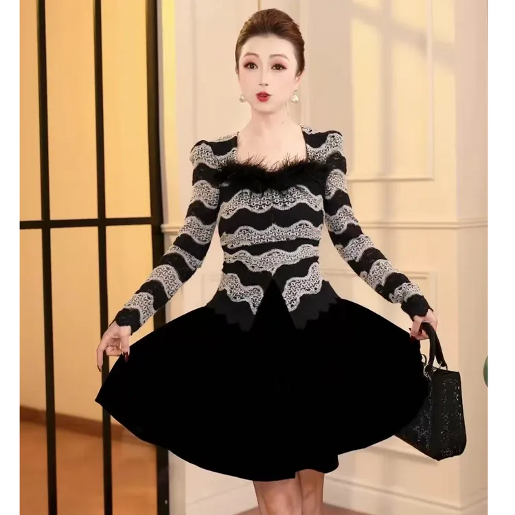 2025新款设计师新款条纹提花圆领秋冬拼接设计长袖连衣裙21873