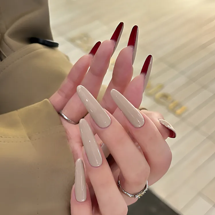 【红底高跟】秋冬显白裸色高级气质美甲款式推荐2025爆款手工穿戴甲