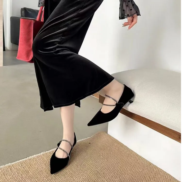 【小贝家】3cm金丝绒水钻条防掉跟小跟高跟鞋低跟尖头单鞋女鞋25133