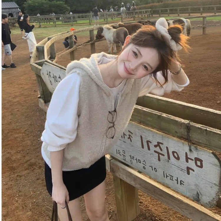 纯色气质显瘦连帽马甲背心宽松圆领套头上衣打底性感辣妹半裙套装