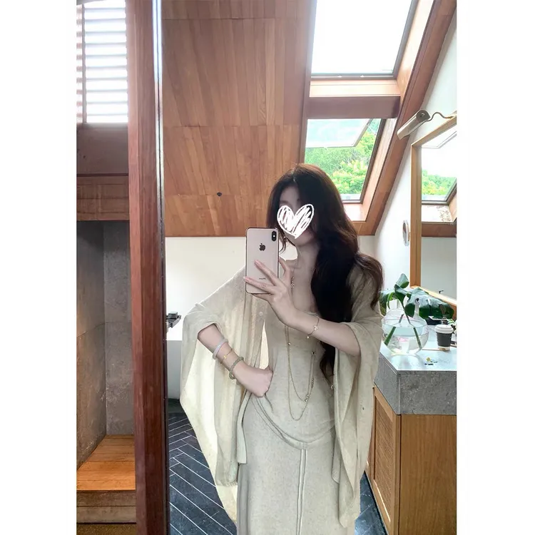 披肩针织套装女小众气质慵懒风方领背心半身裙时尚三件套装