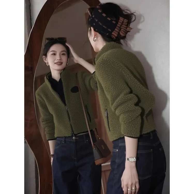 2025冬独特高级感超好看又酷又飒今年流行小香风绿色羊羔毛外套女