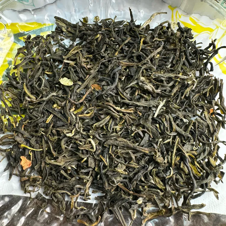 我很丑却很甜，福州茉莉花茶：福鼎大白底料，两窨一压一提茉莉花茶