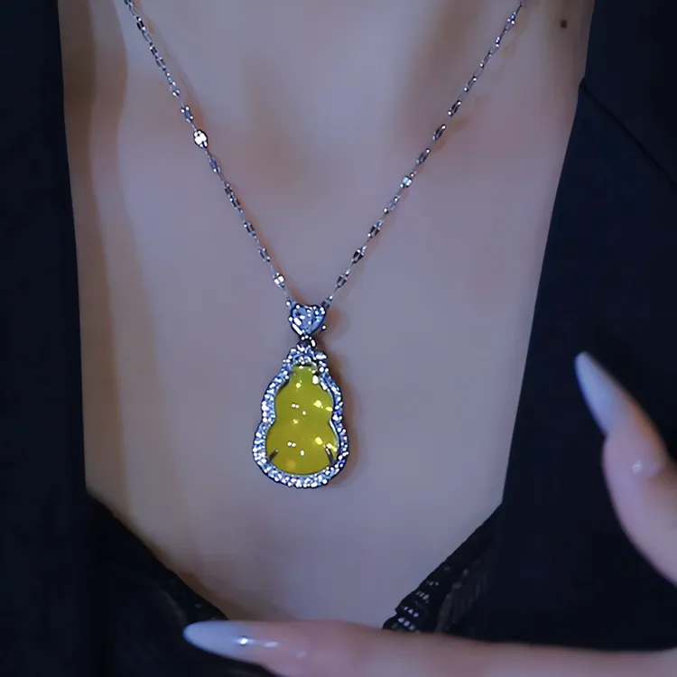 钛钢项链 新款时尚黄糖爱心葫芦女款锁骨链镶嵌精致款