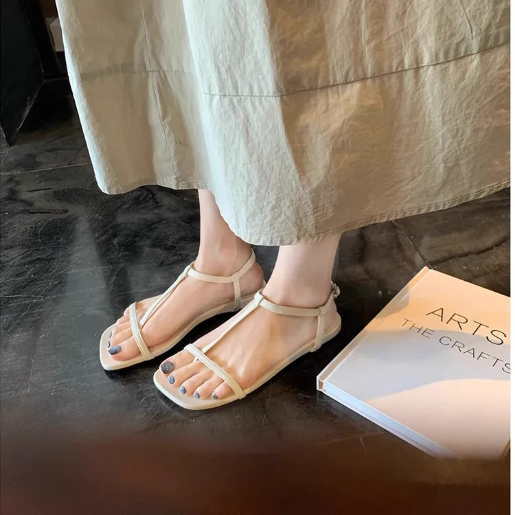 新款2025夏季时髦方头T字带夹趾百搭平底凉鞋女法式一字带仙女风
