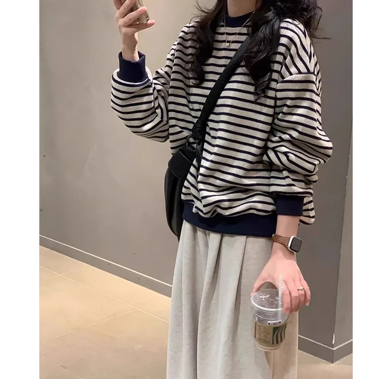 韩系设计感拼接红灰色条纹圆领卫衣女秋冬宽松软糯加厚长袖上衣