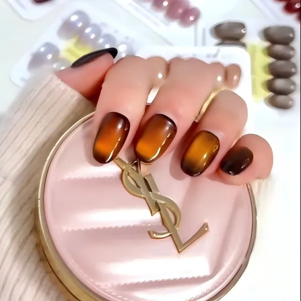 4副纯手工猫眼短款玻璃珠穿戴甲，4副随机颜色