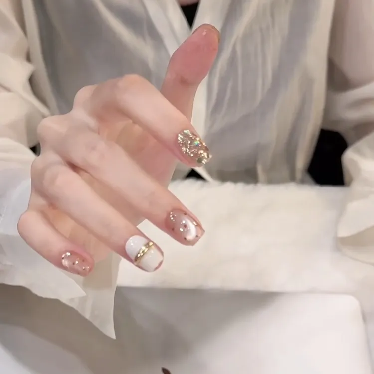 【白色假日】秋冬新款粉金猫眼美甲穿戴甲片短款高级显白穿戴美甲