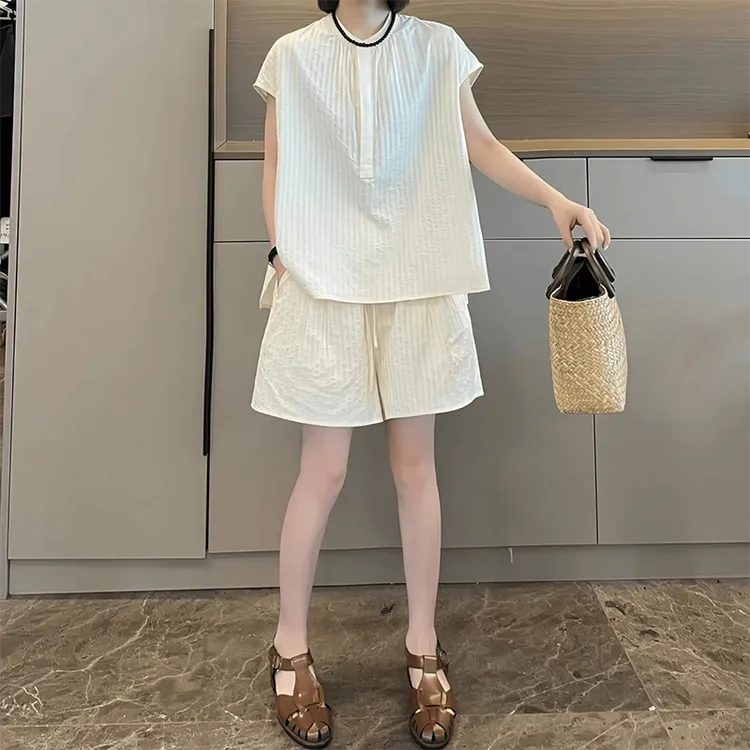 时尚肌理短袖套装女2025夏季顺款大码胖MM休闲风上衣+短裤两件套