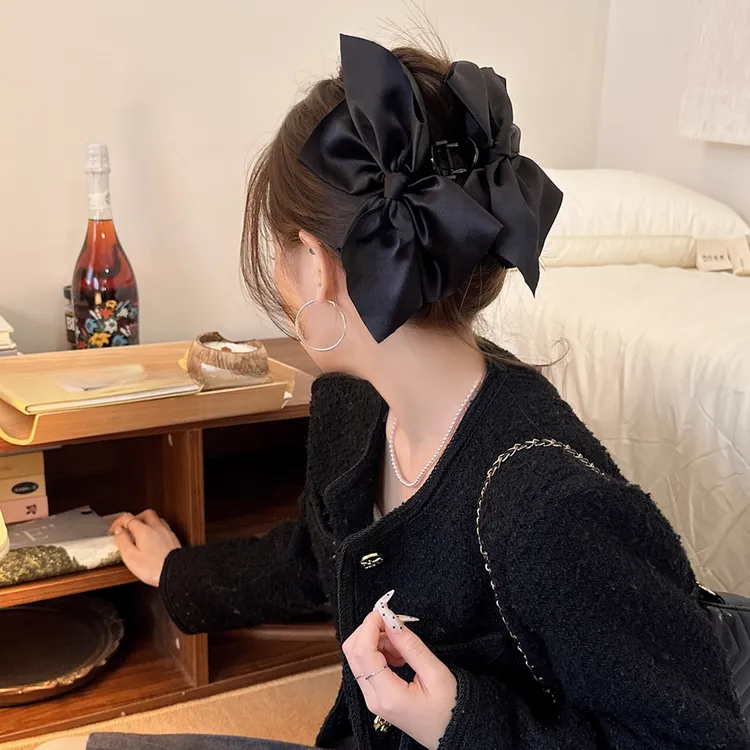 高端缎面超大蝴蝶结抓夹女2025新款高级感鲨鱼夹子头饰发夹后脑勺