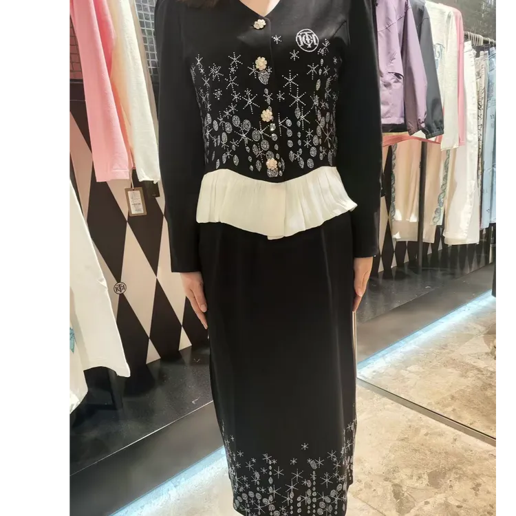 TCH轻奢烫钻工艺时尚v领秋季气质显瘦套装T75C07E1029私服tch