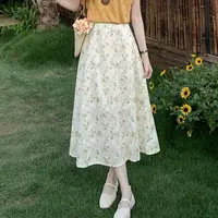 慕兔复古巴洛克风黄色碎花半身裙女2025夏季新款温柔风百搭A字裙
