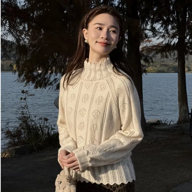 HELA AOMI “静语”绵羊毛兔毛镂空钩花半高领针织衫CY5DM34556