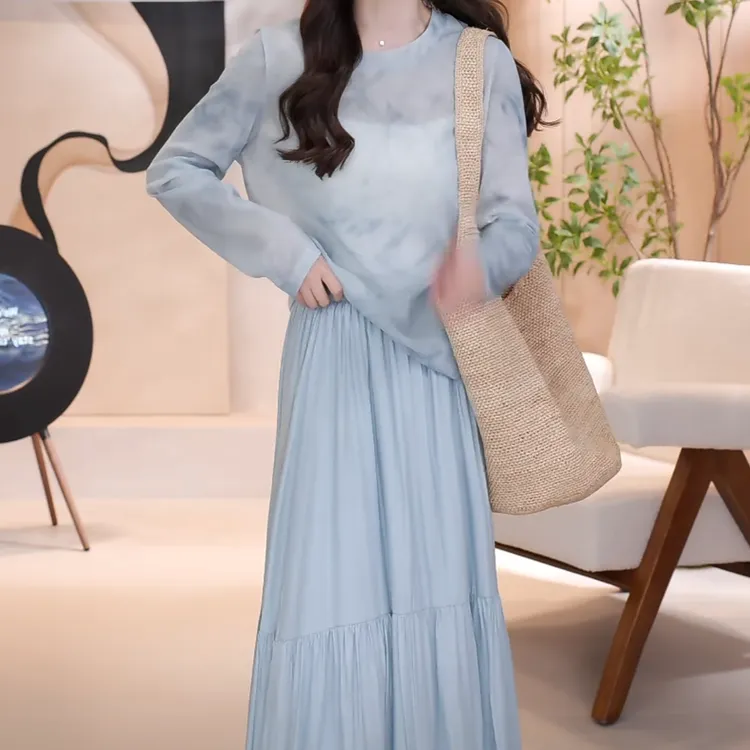 2025新款春夏设计感别致长袖打底罩衫扎染T恤+半身裙套装两件套