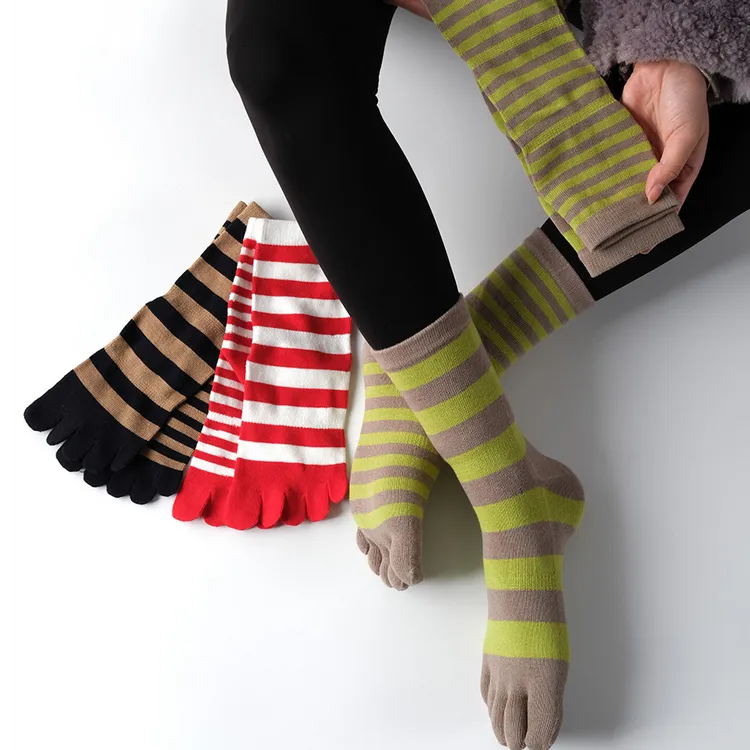 内田个性条纹AB不对称潮女网红纯棉五指袜舒适中筒百搭外穿学院风