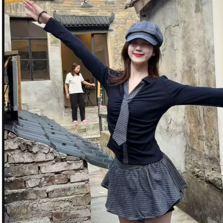 2025新款纯欲辣妹甜美休闲显瘦遮肉领带长袖上衣格纹半身裙两件套