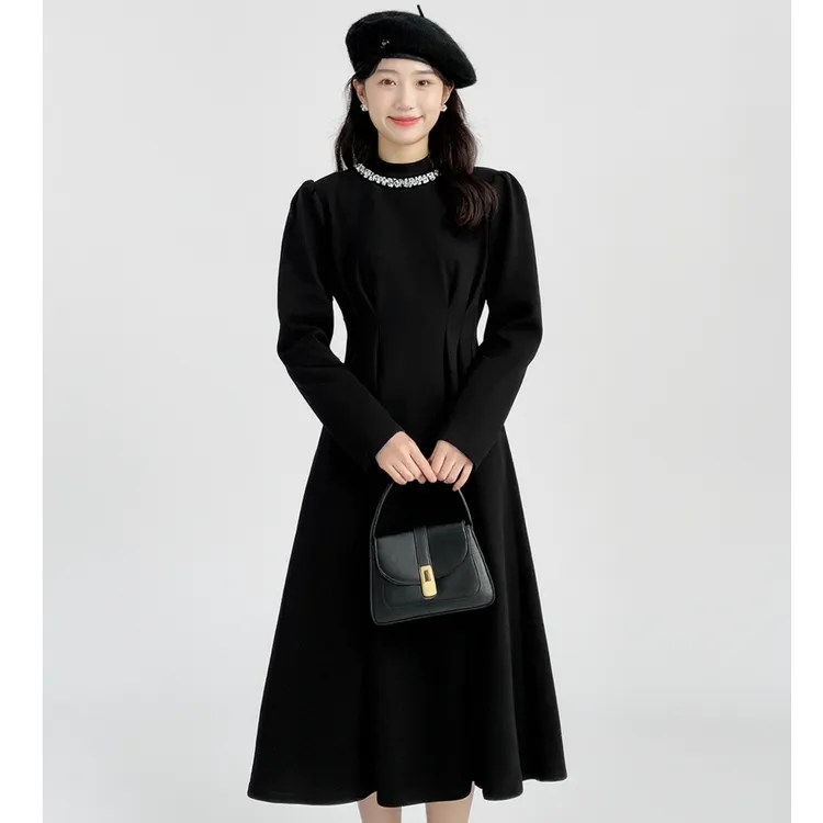 【奢姿】大码女装2025冬季镶钻半高领连衣裙胖妹妹气质中长款打底
