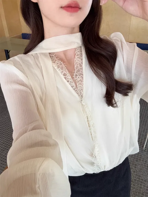 【米小诺专属】蕾丝拼接设计飘带上衣女贵气感轻奢名媛穿搭衬衫0265