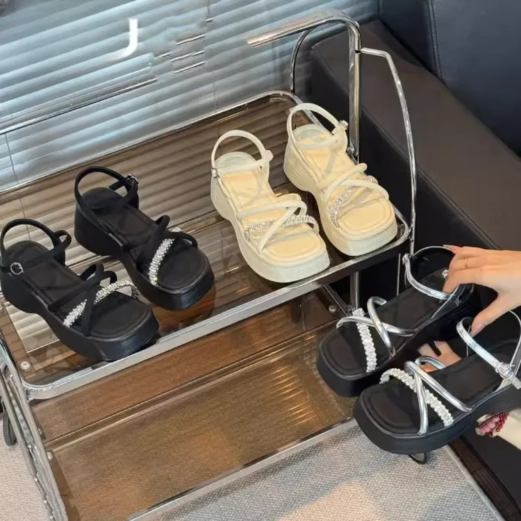 携夫人水钻交叉带厚底增高凉鞋女2025夏新款防滑百搭露趾罗马凉鞋