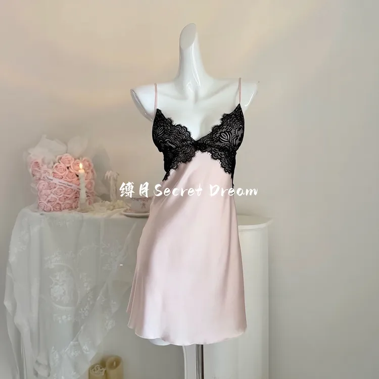 缚月伦敦手信 新款带胸垫蕾丝性感露背镂空睡裙冰丝缎面睡衣女