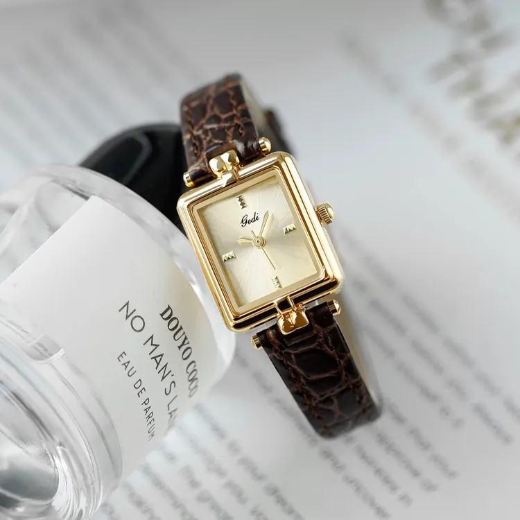 女士复古小众轻奢防水真皮小方表通勤百搭时尚气质51手表腕表女表