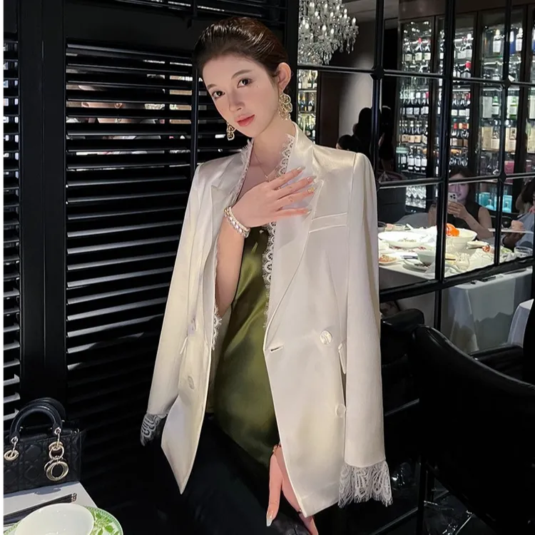 高级设计感缎面西装外套女2025秋季新款白色宽松蕾丝拼接西服上衣