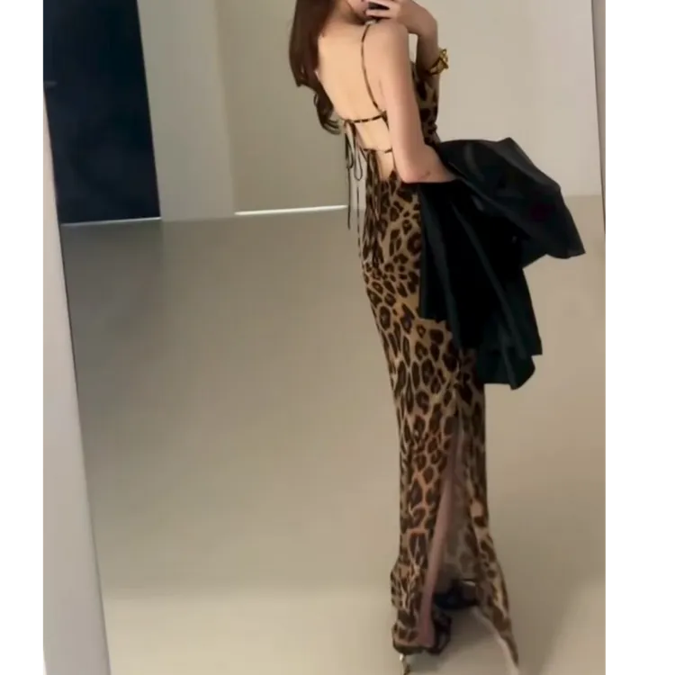 2025秋季新款纯欲气质豹纹吊带连衣裙性感显瘦黑色外套时尚两件套