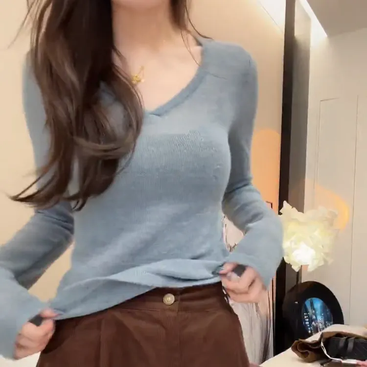 法式V领轻薄显瘦女秋冬打底针织衫LK2507020