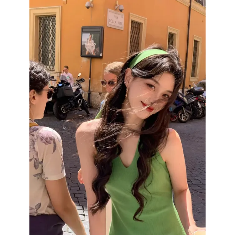 MARIE.COCO夏日森系氛围感辣妹挂脖连衣裙今年流行纯色修身显瘦裙