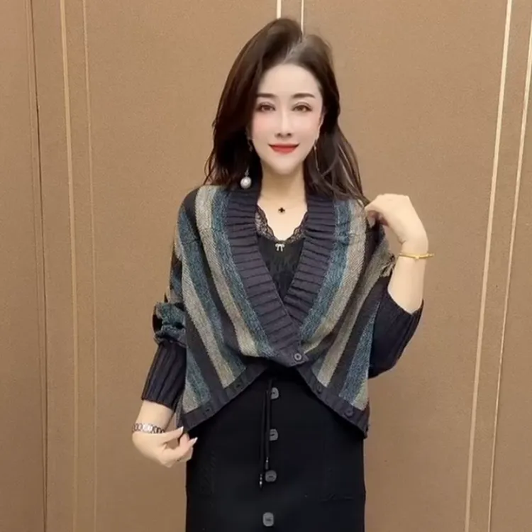 时尚百搭复古条纹针织衫女秋冬新款大码女装休闲百搭蝙蝠袖外套女