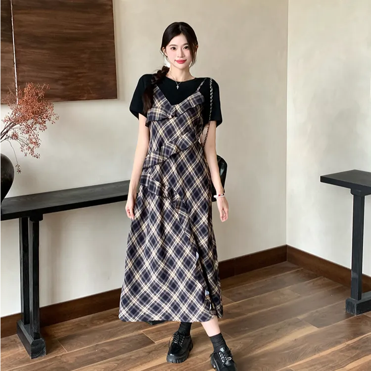 2025夏装新款胖mm大码女休闲拼接假两件格子荷叶边显瘦连衣裙