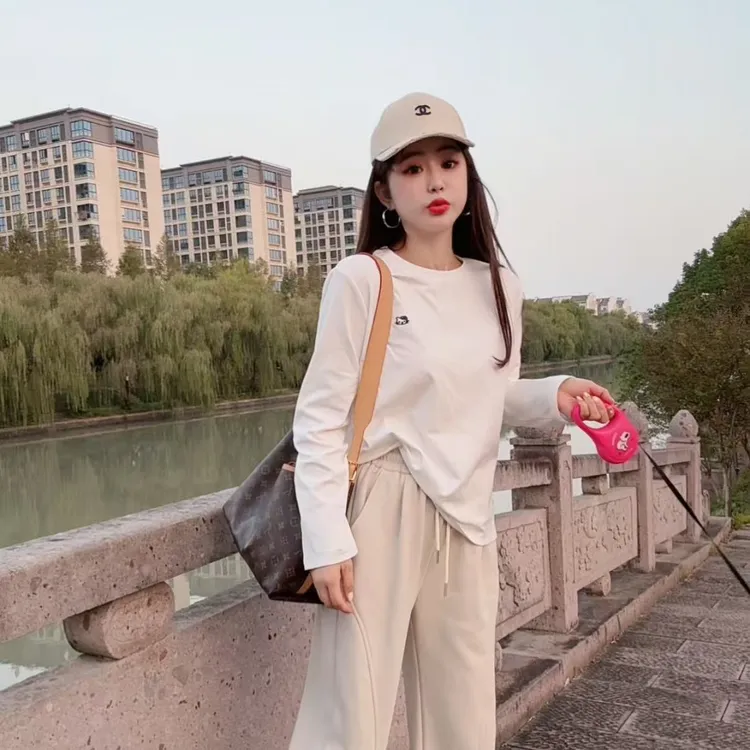 YX八tx202510281新款小猫加绒白体休闲打底长袖早秋