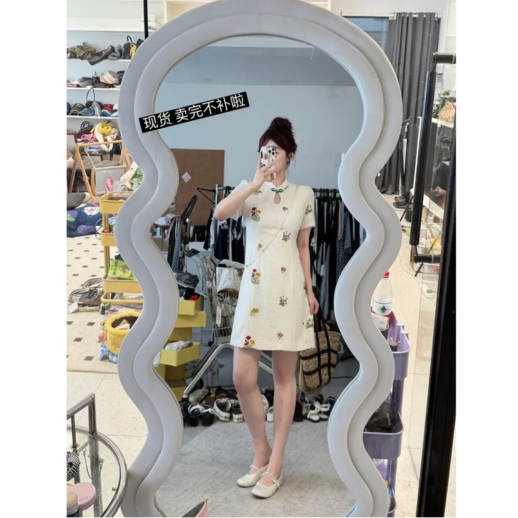 晶咕【寄语花】新中式立领盘扣刺绣花朵短袖旗袍连衣裙