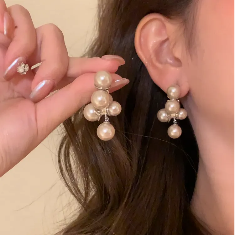 铜合金仿珍珠耳饰 许妍同款珍珠葡萄串流苏耳环女贵气感耳针耳饰