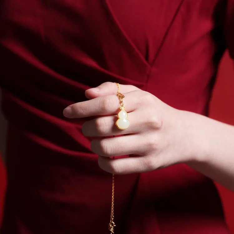 【普陀山小帅推荐】和田玉上官葫芦一条吊坠送女友坠链（多样性发货）