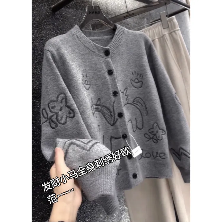 灰色圆领卡通小马刺绣针织外套女2025秋冬新款宽松百搭大码打底衫