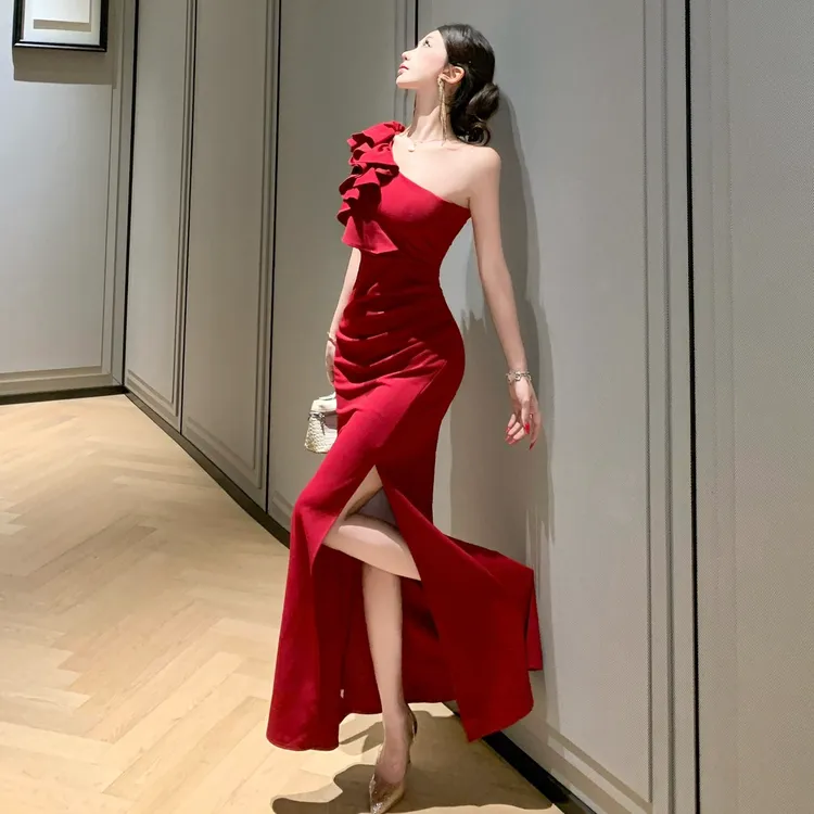 名媛气质单肩露背荷叶边抹胸宴会礼服高级感收腰开叉鱼尾连衣裙女