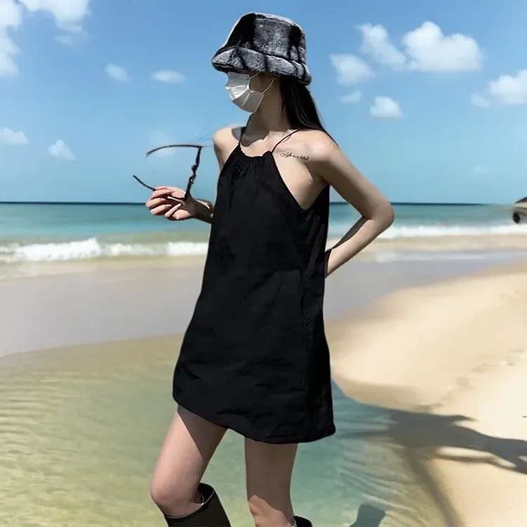 设计感短裙简约休闲时尚法式连衣裙女夏装赫本风收腰显瘦吊带裙