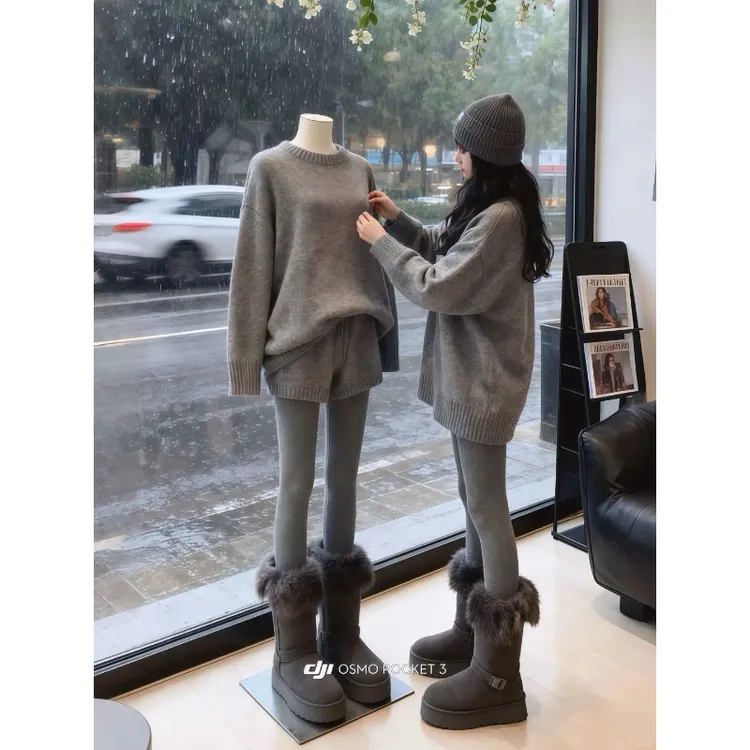 韩系休闲慵懒风OOTD穿搭一整套秋冬新款宽松针织衫毛衣短裤两件套