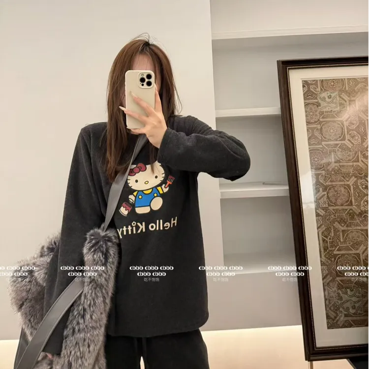 【吃不饱饱】大码 粉刷KT 时尚减龄设计感印花T恤加绒打底衫0338