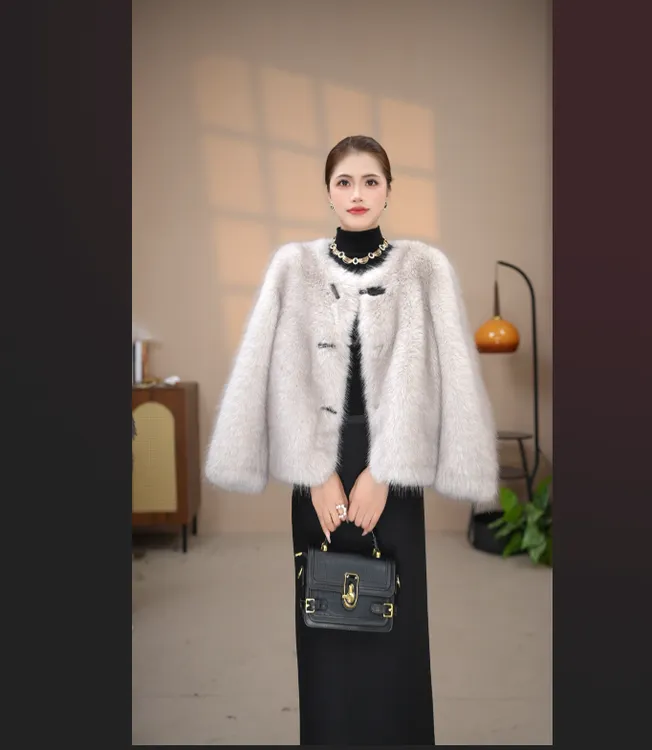 【专柜品质】TT专属厚款三粒扣短款冬季落肩袖女短外套拼接保暖9821