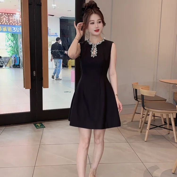 2025新款短裙纯色吸汗收腰裙显瘦连衣裙气质设计感夏季小个子裙子